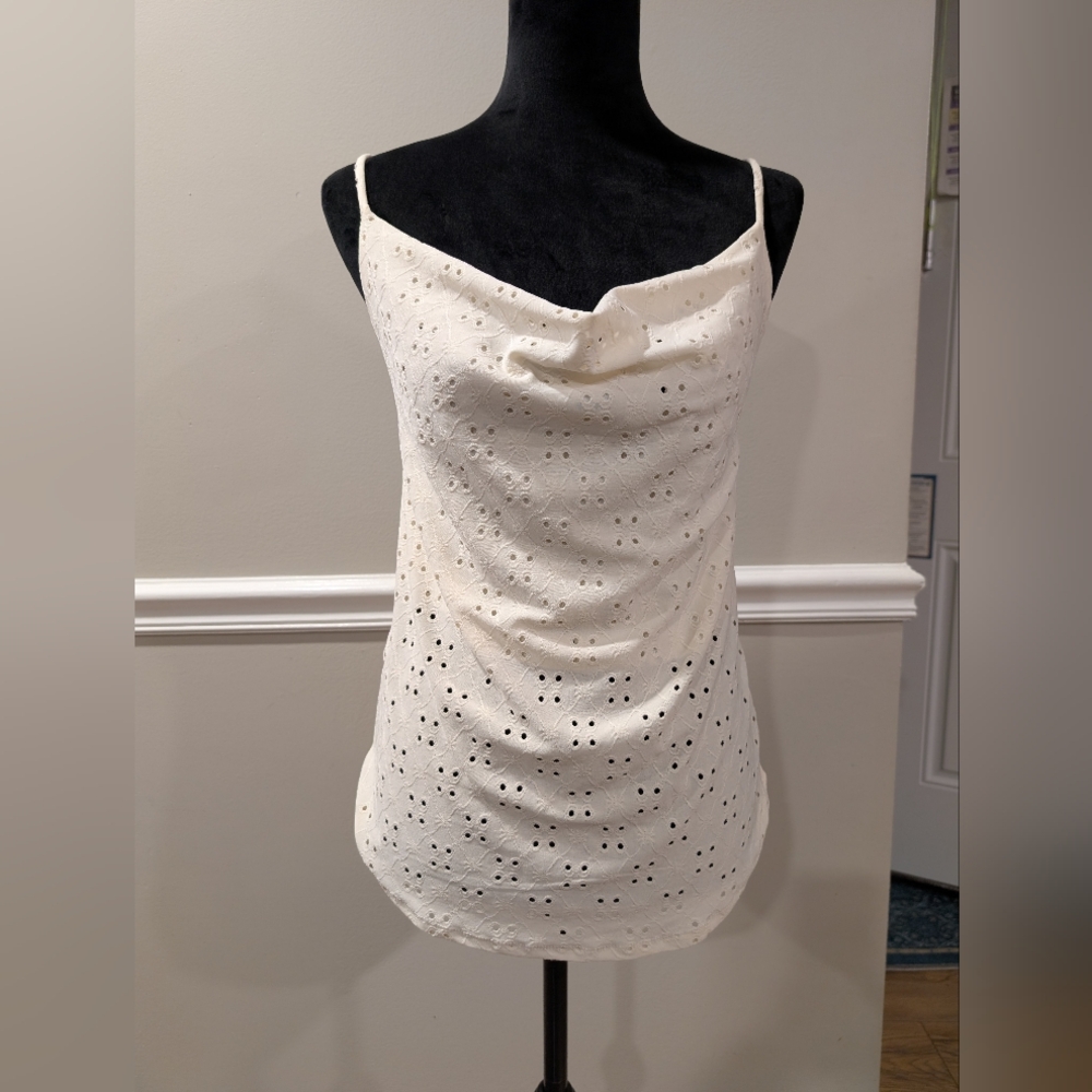 ☘️ 3/$33 Elegant White Eyelet Women's Top☘️ 3 for $33.00☘️